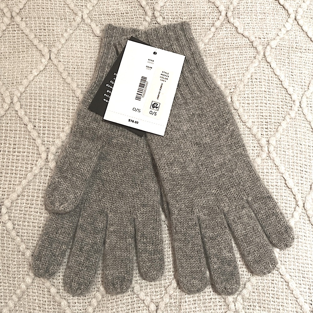 C by Bloomingdale’s gray cashmere gloves